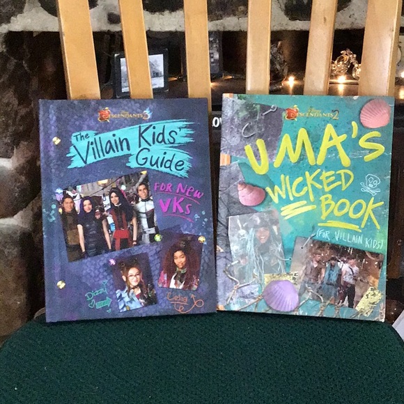DISNEY DESCENDANTS BOOKS